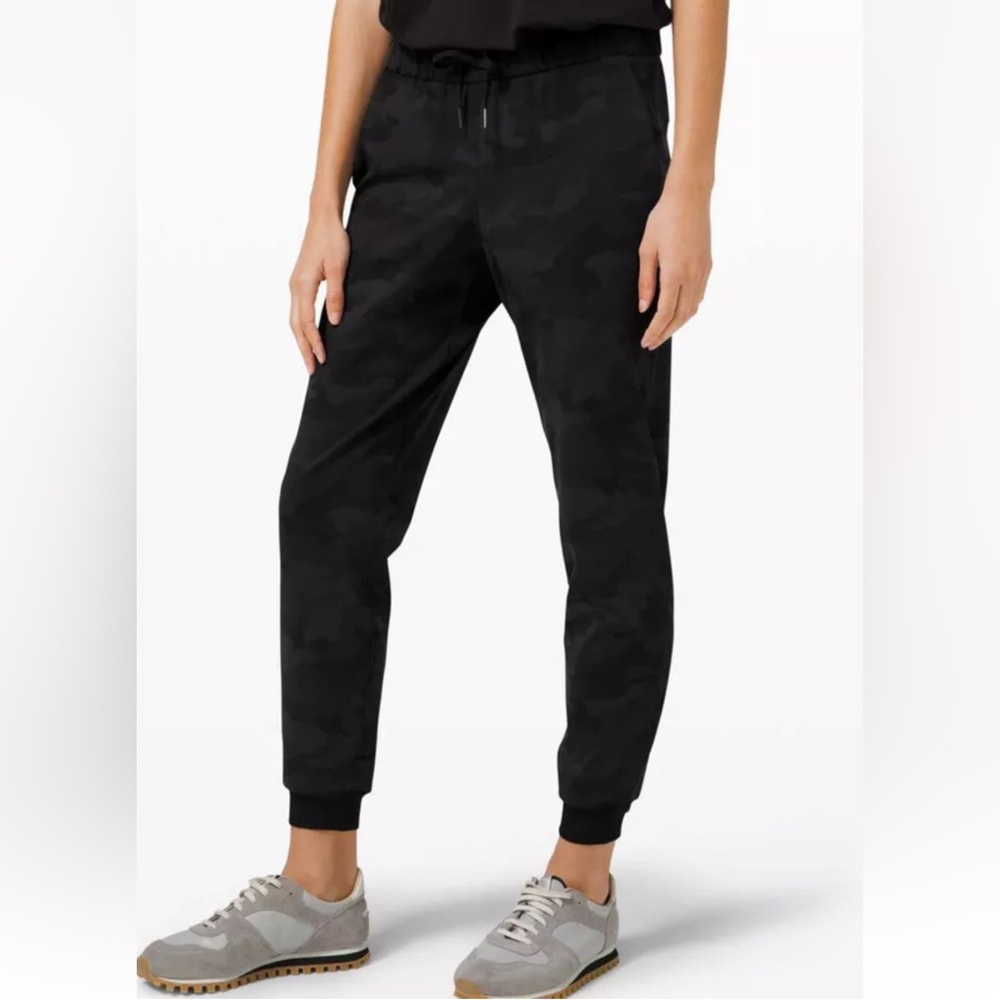 Lululemon On the Fly Jogger 28” Luxtreme Heritage 365 Camo Black Sz 4